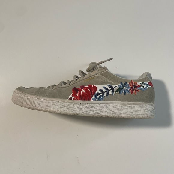 Gray suede embroidered Pumas - Picture 1 of 6